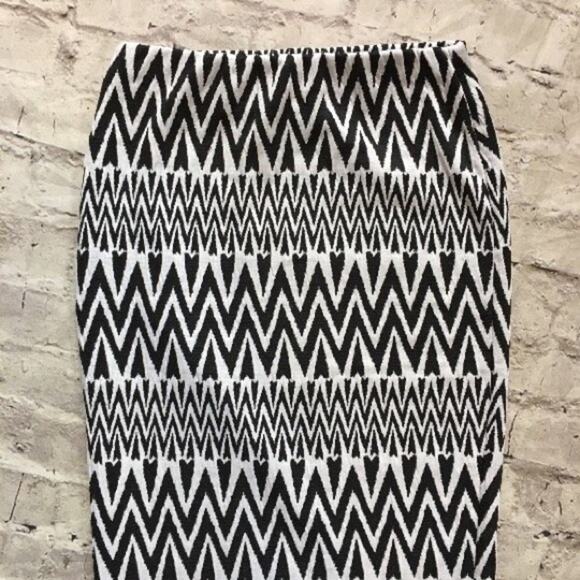 Tart Printed Pencil Skirt - Picture 2 of 4